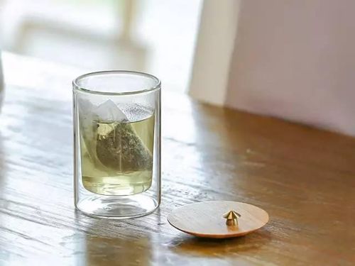 把一杯白开水变成红酒英语