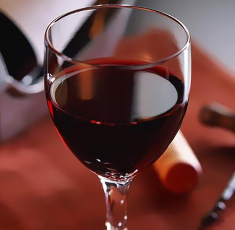 喝了四瓶红酒会酒精中毒吗