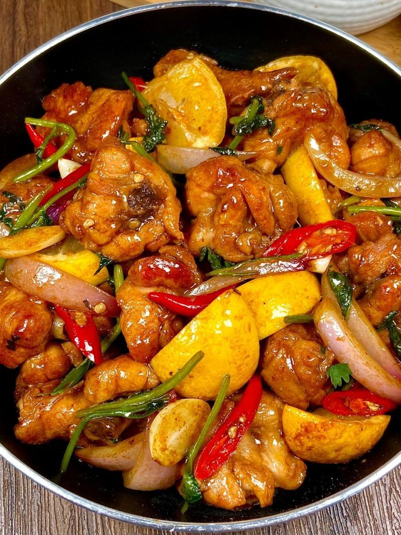 家常美味香煎鸡胸肉佐柠檬酱
