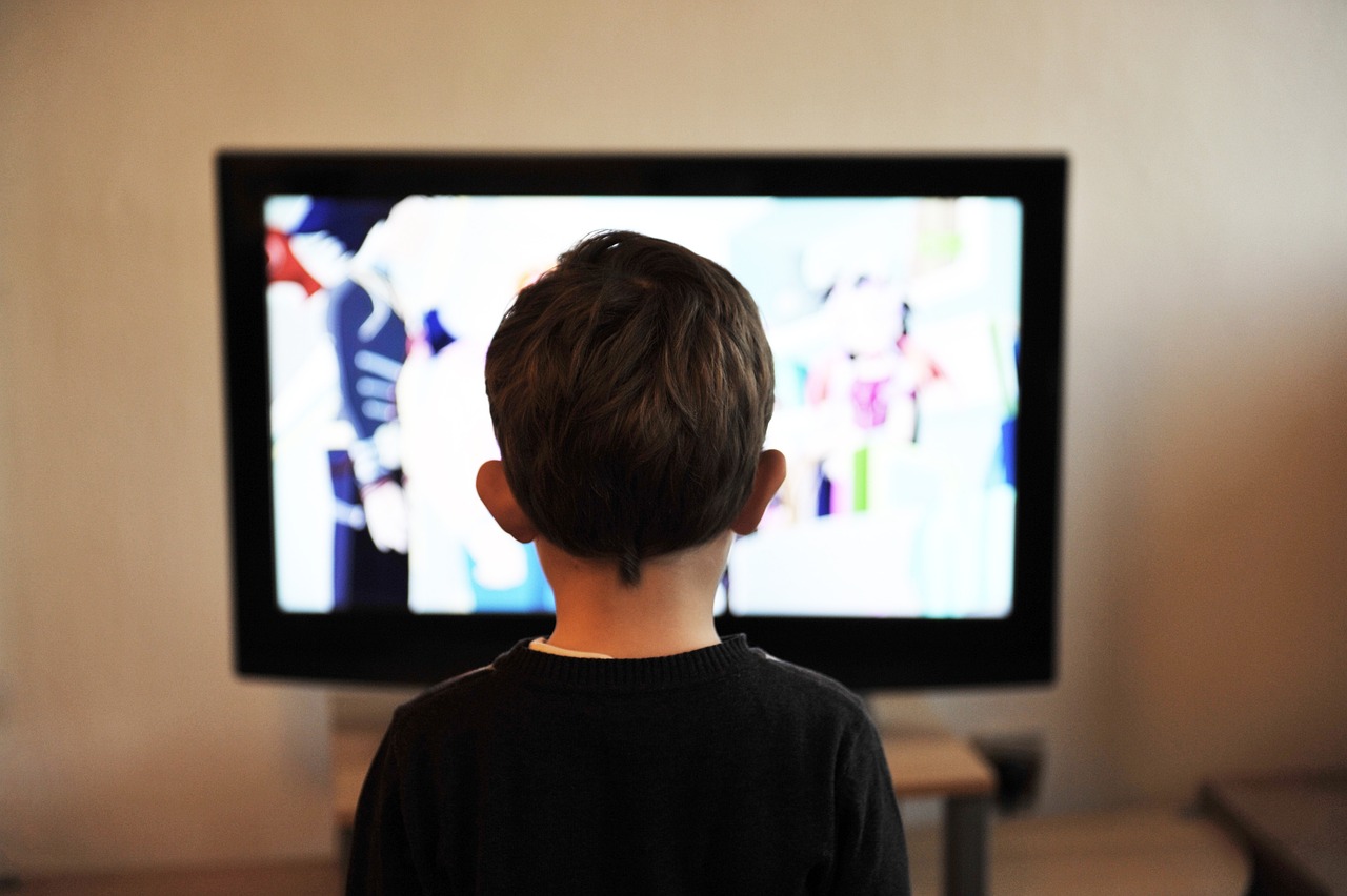 揭秘PPTV电视，智能娱乐新宠，你的客厅数字化生活指南