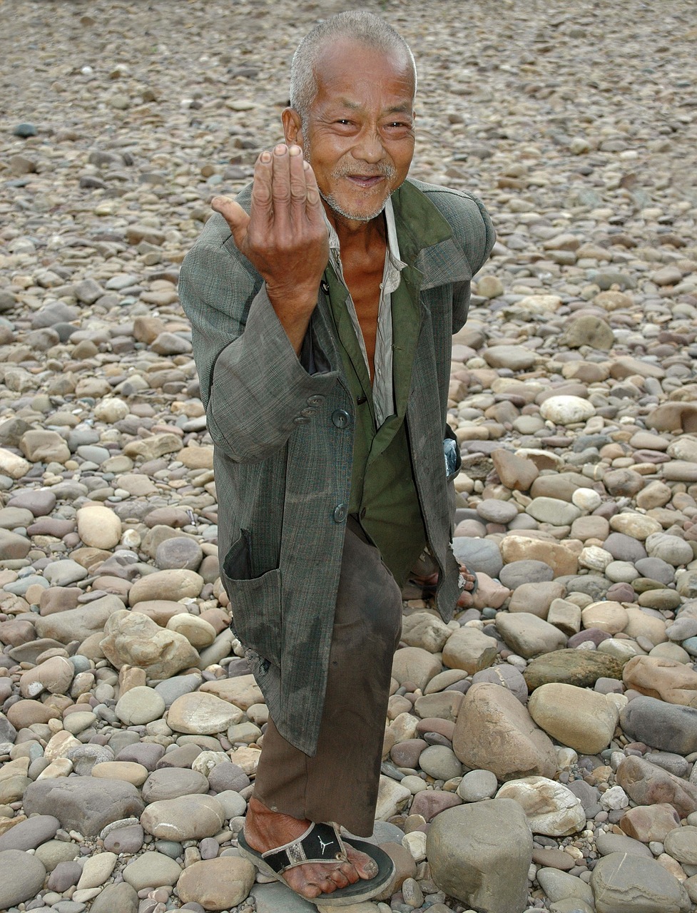 喀什疫情，理解、应对与共克时艰